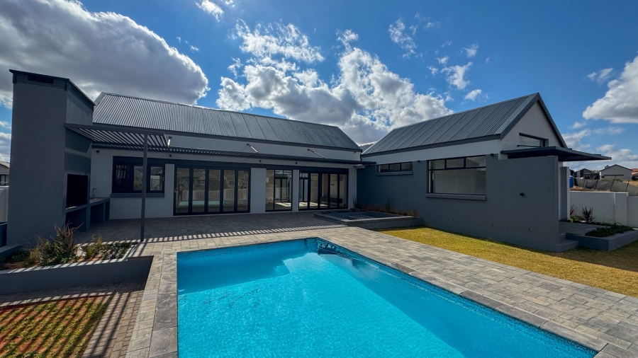 5 Bedroom Property for Sale in Woodland Hills Bergendal Free State